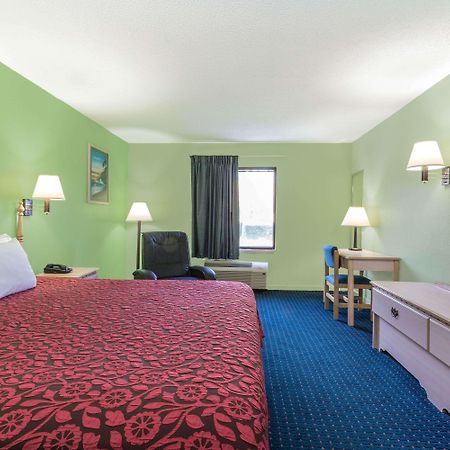 Days Inn By Wyndham Panama City/Callaway Εξωτερικό φωτογραφία