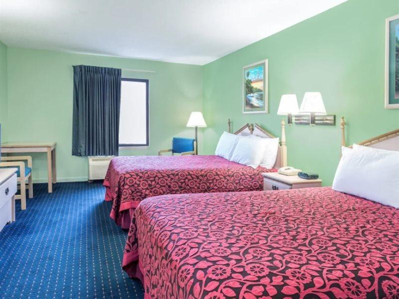 Days Inn By Wyndham Panama City/Callaway Εξωτερικό φωτογραφία