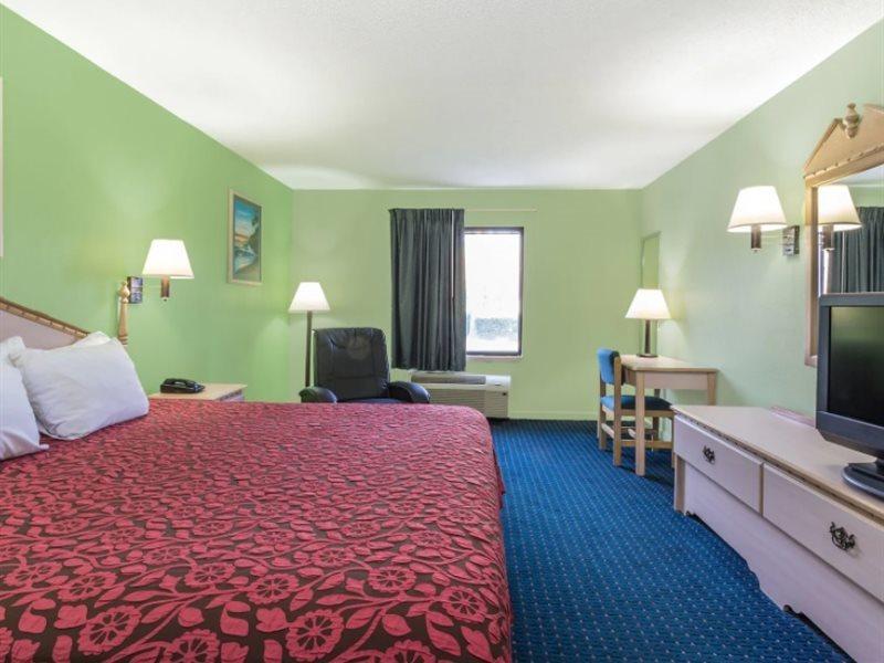 Days Inn By Wyndham Panama City/Callaway Εξωτερικό φωτογραφία