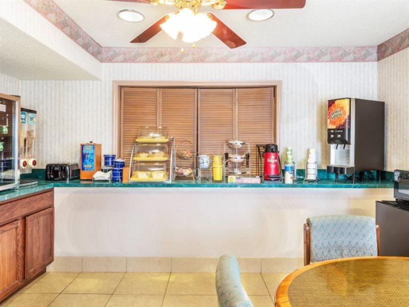 Days Inn By Wyndham Panama City/Callaway Εξωτερικό φωτογραφία