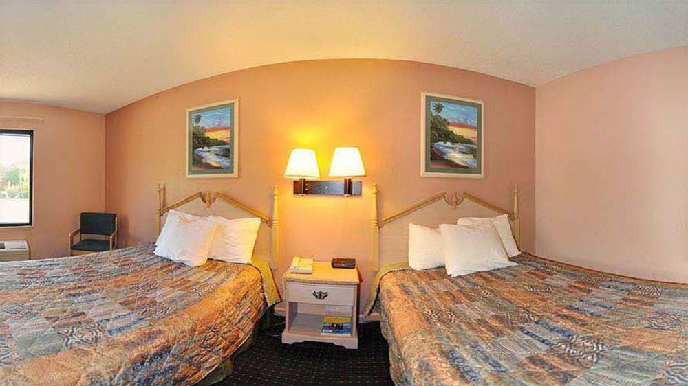 Days Inn By Wyndham Panama City/Callaway Εξωτερικό φωτογραφία